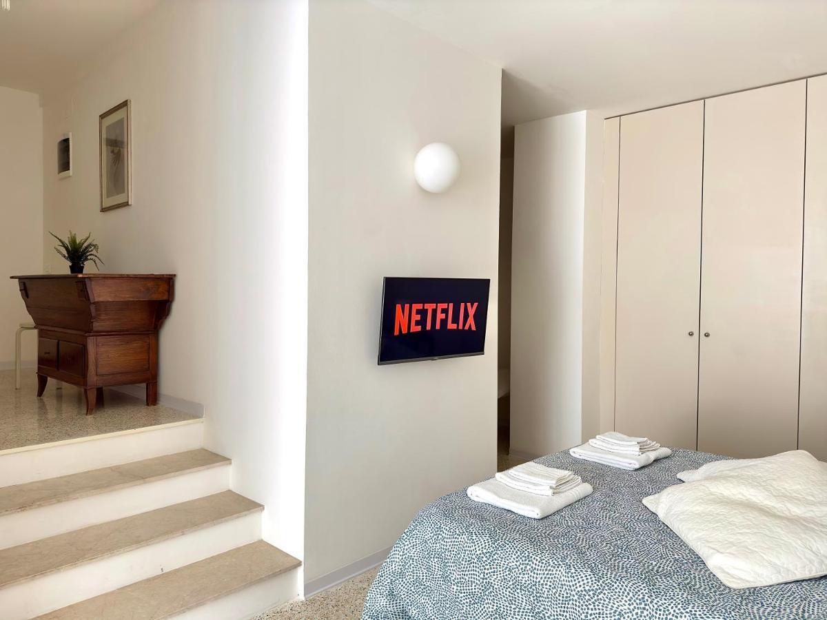 Minimal Apartment Navigli Milan Exterior photo