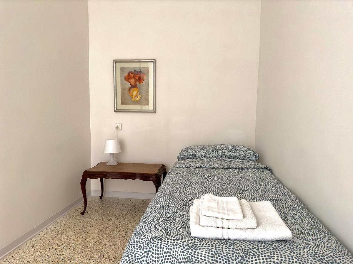 Minimal Apartment Navigli Milan Exterior photo